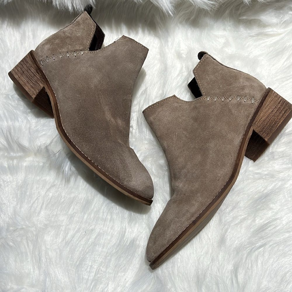 Diba Tan Studded Ankle Boots size 9. C1 - Picture 3 of 9